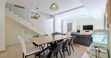 Cottage 8 rooms in Raanana, Israel