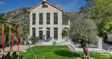 Villa  con Vistas al mar en Stoliv, Montenegro