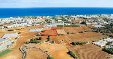 Участок земли в Паралимни, Кипр