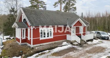 Casa 5 habitaciones en Maentsaelae, Finlandia