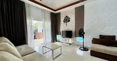 Villa 4 Zimmer mit Balkon, mit Möbliert, mit Klimaanlage in Pattaya, Thailand