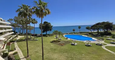 3 bedroom apartment in Estepona, Spain