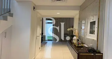 Adosado Adosado 3 habitaciones con Balcón, con Seguridad, con Gimnasio en Sharjah, Emiratos Árabes Unidos