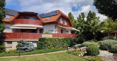 Casa 7 habitaciones en Ueroem, Hungría