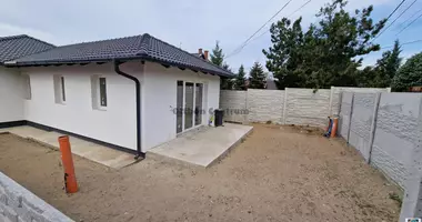 4 room house in Gyal, Hungary