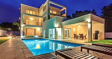 Villa 5 bedrooms in Porec, Croatia