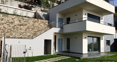 Villa  mit Parkplatz, neues Gebäude, mit Klimaanlage in Arenzano, Italien
