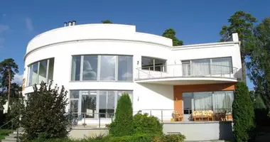 8 room house in Jurmala, Latvia