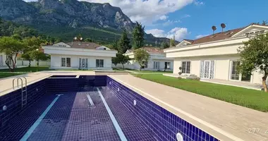 Villa 3 habitaciones con aparcamiento, con Piscina, con Vista a la montaña en Alanya, Turquía