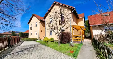 3 room apartment in Gyoemro, Hungary