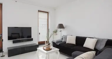 Wohnung 4 zimmer in Warschau, Polen