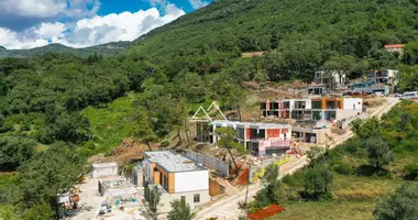 Вилла 4 комнаты  с парковкой, с террасой, с садом в Тиват, Черногория