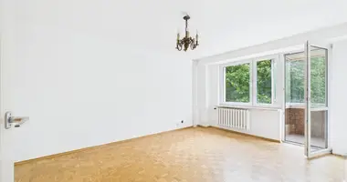 Mieszkanie 3 pokoi w Warszawa, Polska