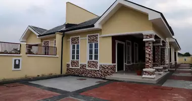 Бунгало 6 комнат  со стеклопакетами, с бытовой техникой, с видеонаблюдением в Shimawa, Нигерия