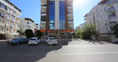 Mieszkanie 2 pokoi z balkon, z meble, z winda w Konyaalti, Turcja