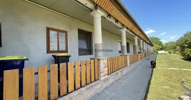 4 room house in Inarcs, Hungary