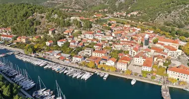 Hotel 665 m² in Bashkia Durres, Albania