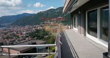 Apartamento 3 habitaciones en Como, Italia