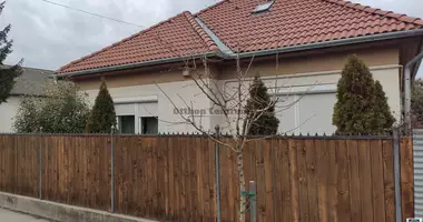 5 room house in Uello, Hungary