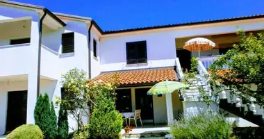 Hotel 357 m² in Novigrad, Croatia