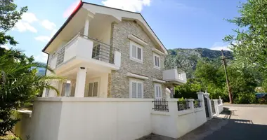 Casa 3 habitaciones en Morinj, Montenegro