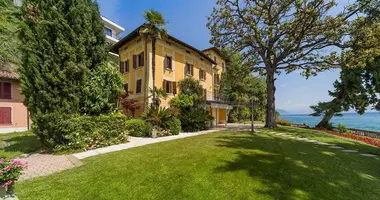 Villa 4 bedrooms with road in Manerba del Garda, Italy