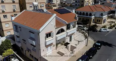 Villa 7 bedrooms in Larnaca, Cyprus