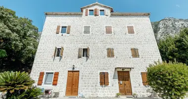 Apartamento 4 habitaciones en Dobrota, Montenegro