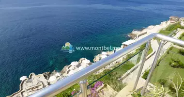 Penthouse 3 bedrooms with parking, with Elevator, with Air conditioner in Pecurice, Montenegro