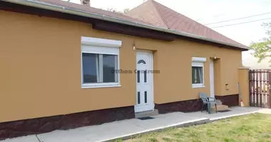 4 room house in Uello, Hungary