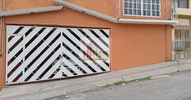 Dom 3 pokoi w Ciudad Lopez Mateos, Meksyk