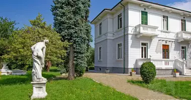 Villa 4 bedrooms with parking, with Balcony, with Air conditioner in Villafranca in Lunigiana, Italy