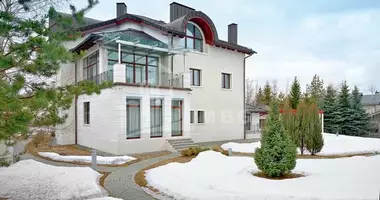 Villa 5 bedrooms with Central heating, with Asphalted road, with Yes in Tbilisi, Georgia