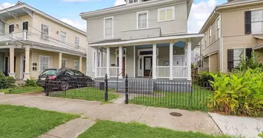 5 room house in New Orleans, United States