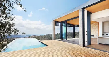 Villa  mit Fußbodenheizung, mit Überdachter Parkplatz, mit Privatpool in Tsada, Cyprus