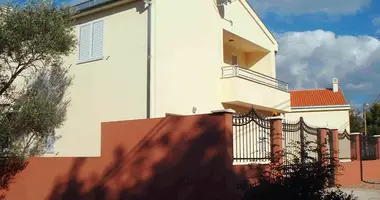 4 bedroom house in Krasici, Montenegro