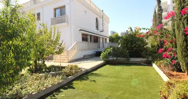 Villa 4 chambres avec Balcon, avec Climatiseur, avec Vue sur la mer dans Famagouste, Chypre du Nord