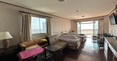 Condo 1 bedroom with Balcony, with Furnitured, with Elevator in Pattaya, Thailand