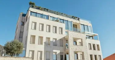Квартира 4 комнаты в Черногория