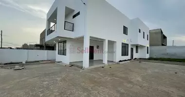 4 room house with air conditioning, with fridge, with stove in Accra, Ghana
