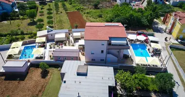 Haus 15 zimmer in Opcina Dezanovac, Kroatien