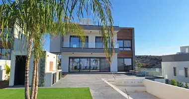 Villa 4 bedrooms in Parekklisia, Cyprus