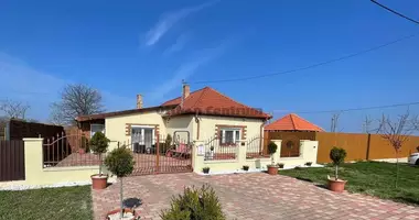 5 room house in Besenyotelek, Hungary