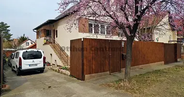 8 room house in Dunakeszi, Hungary