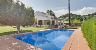 Villa 5 bedrooms in Blanes, Spain