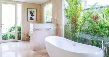 Villa 12 bedrooms in Tibubeneng, Indonesia