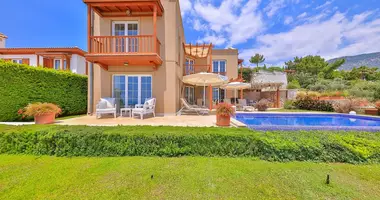 Villa 4 Zimmer mit Balkon, mit Klimaanlage, mit Meerblick in Ulugoel, Türkei