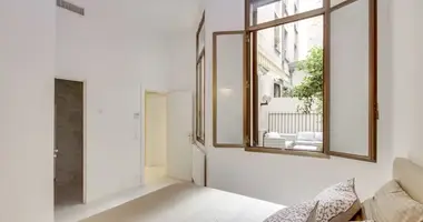 2 bedroom apartment in Paris, France