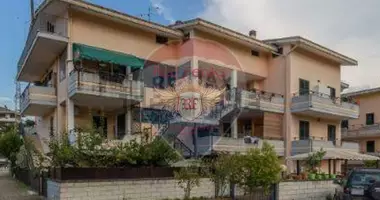 Квартира 4 комнаты в Монтесильвано, Италия