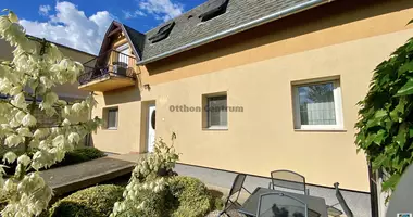 8 room house in Velence, Hungary